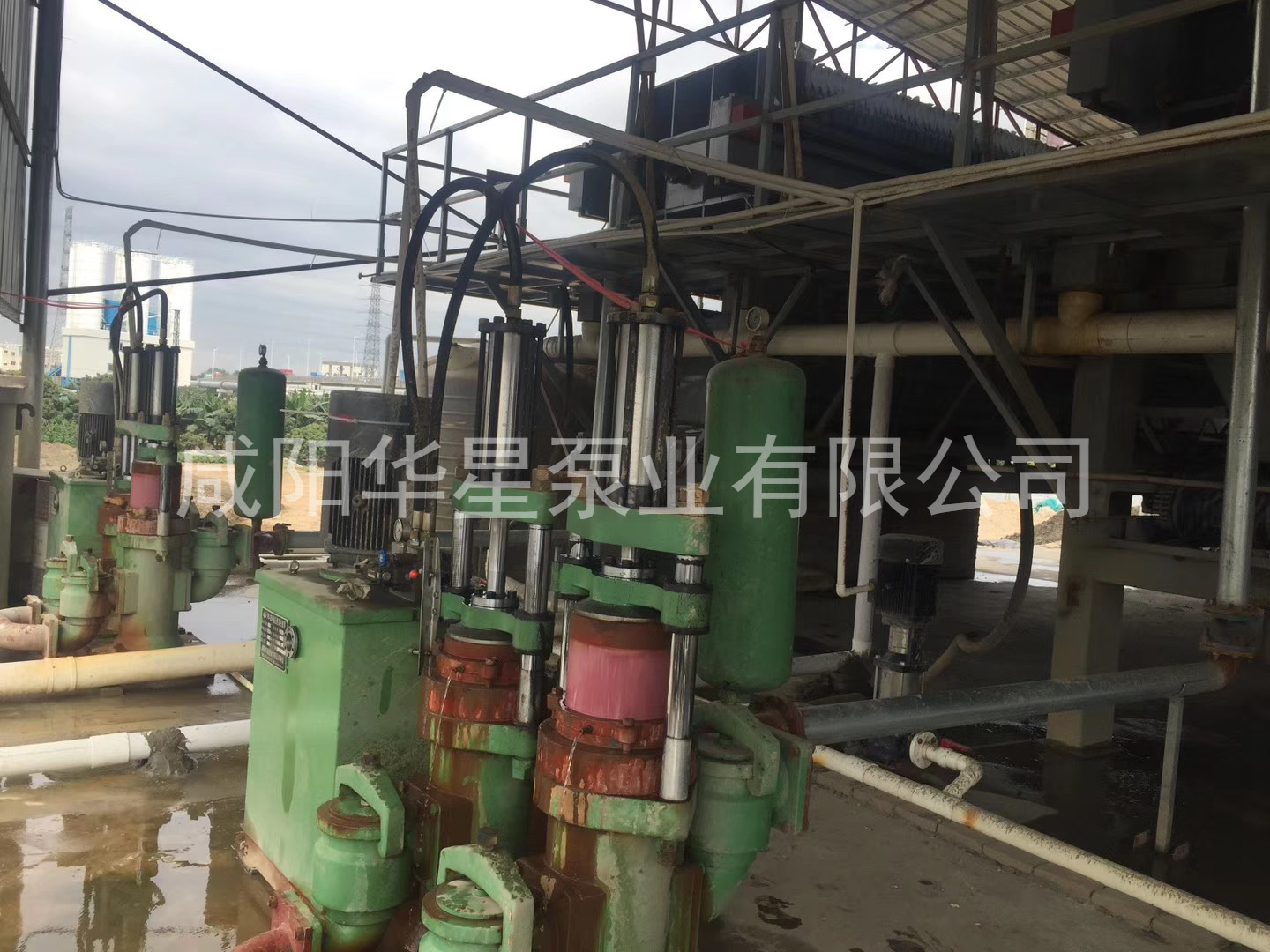 陶瓷柱塞泵使用現(xiàn)場河道調蓄池河道清淤現(xiàn)場 陶瓷柱塞泵使用現(xiàn)場河道調蓄池河道清淤現(xiàn)場